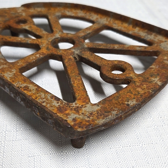 Vintage Antique Sad Iron Trivet Stand Rustic Patina Metal Cast Iron Primitive - Picture 9 of 17